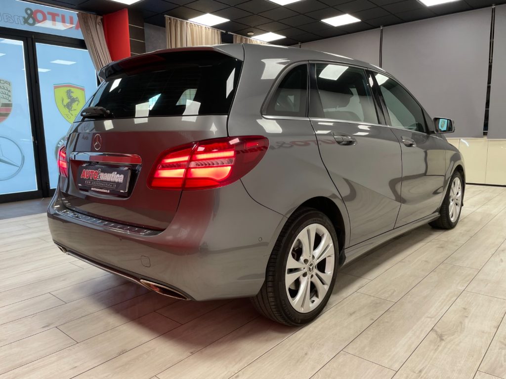 MERCEDES-BENZ B 180 SPORT AUTO - 11
