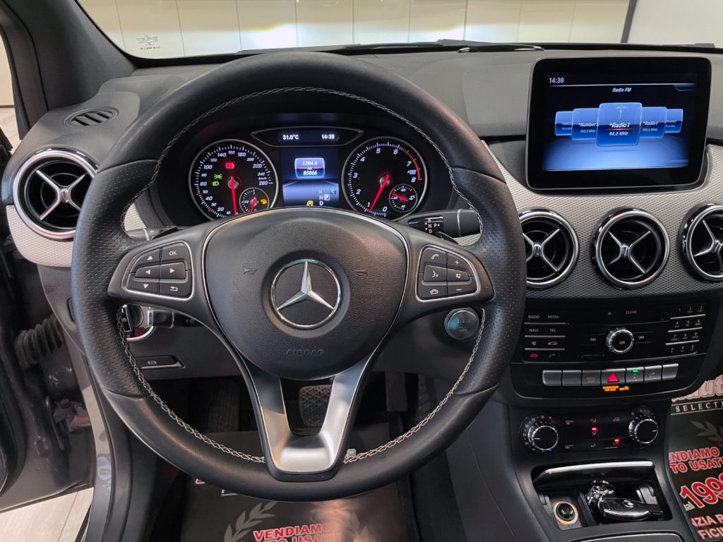 MERCEDES-BENZ B 180 SPORT AUTO - 18