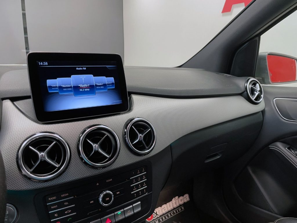 MERCEDES-BENZ B 180 SPORT AUTO - 20