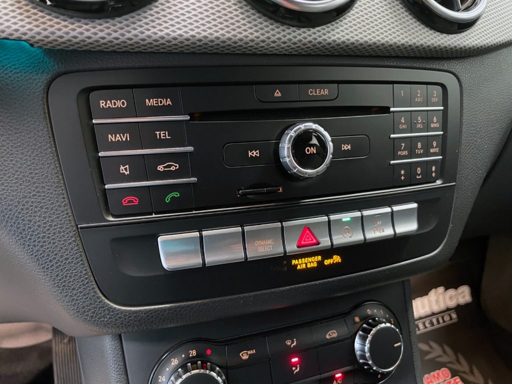 MERCEDES-BENZ B 180 SPORT AUTO - 26