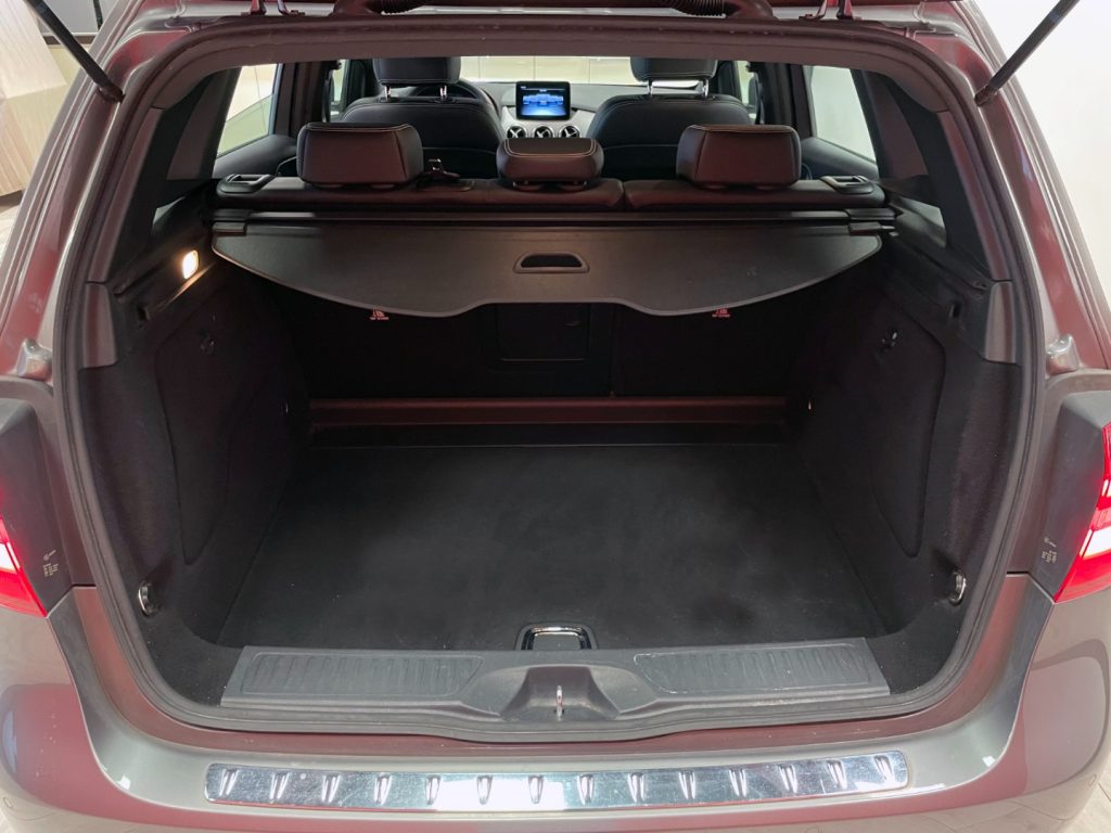 MERCEDES-BENZ B 180 SPORT AUTO - 30