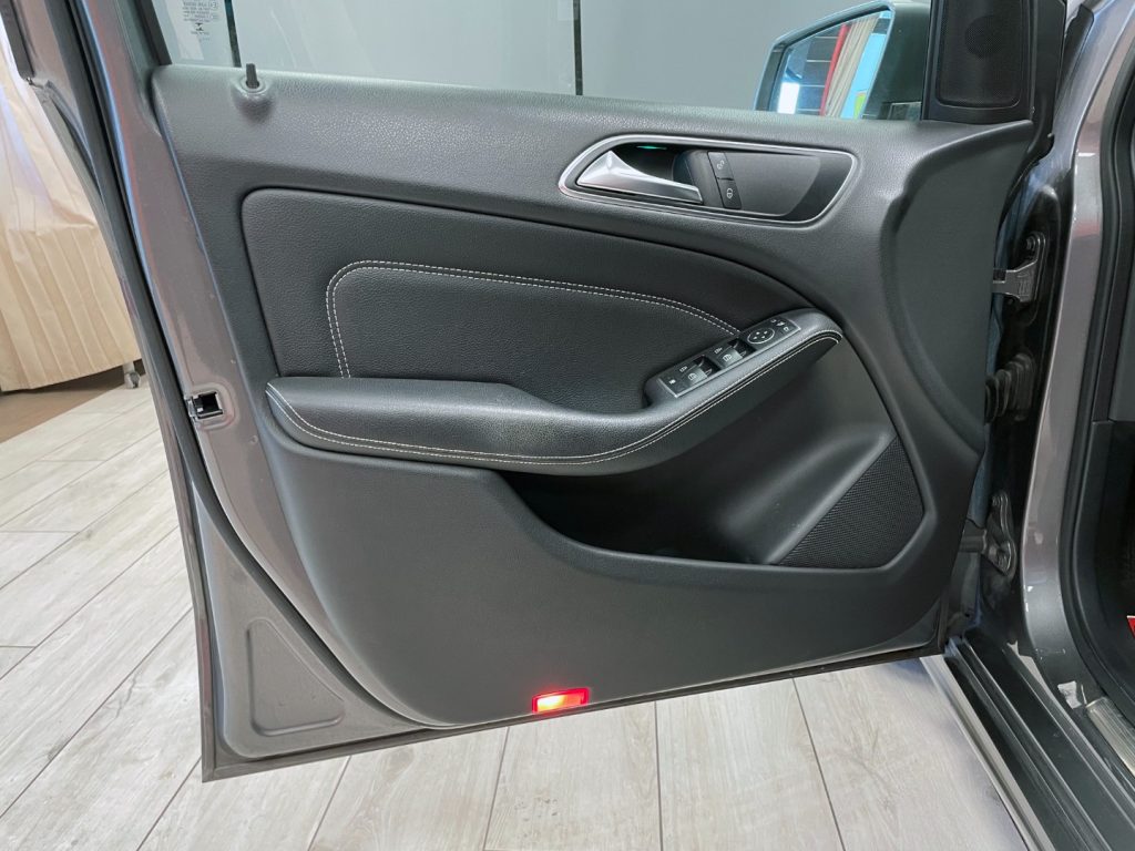 MERCEDES-BENZ B 180 SPORT AUTO - 40