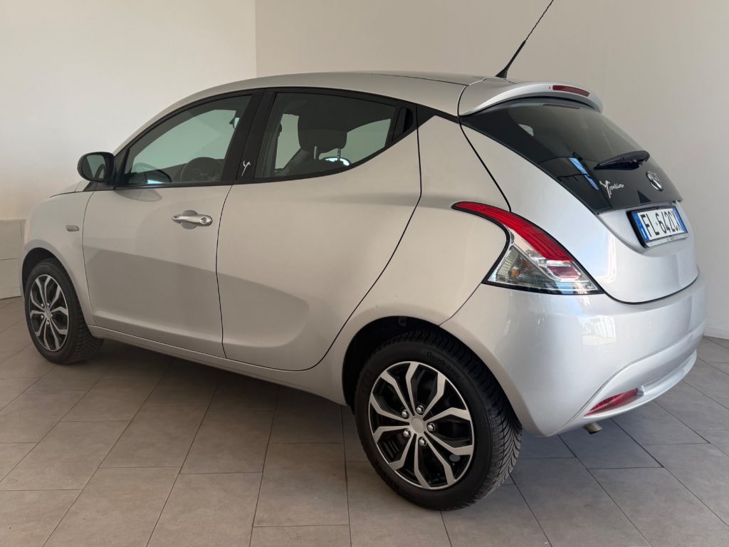 LANCIA Ypsilon 1.2 69 CV 5 porte .Silver - 4