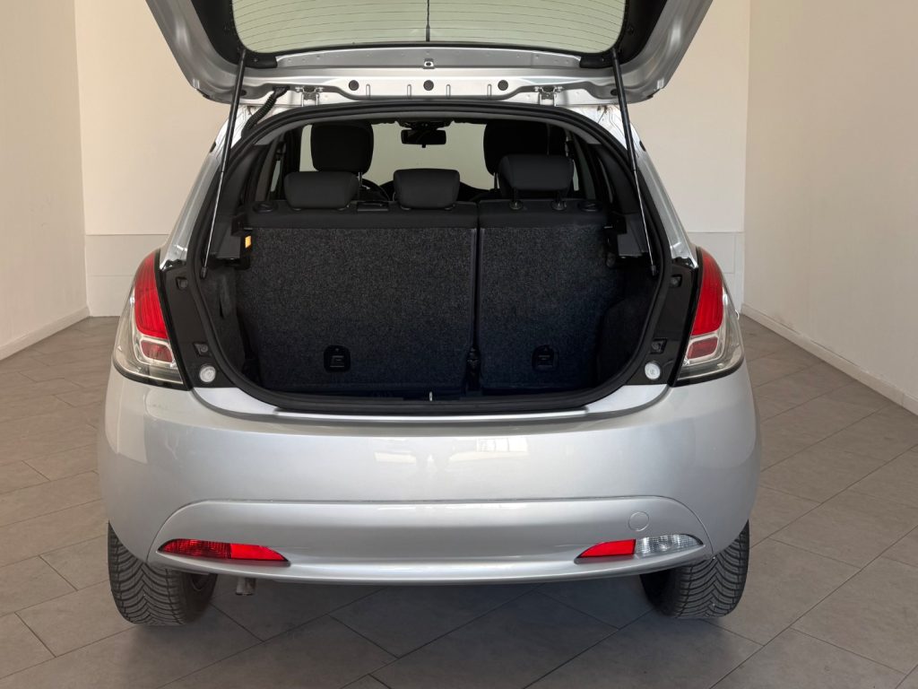 LANCIA Ypsilon 1.2 69 CV 5 porte .Silver - 7
