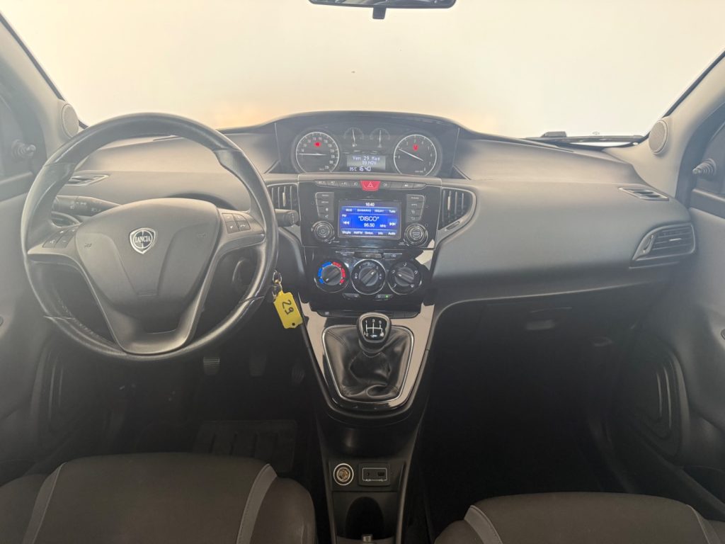 LANCIA Ypsilon 1.2 69 CV 5 porte .Silver - 9