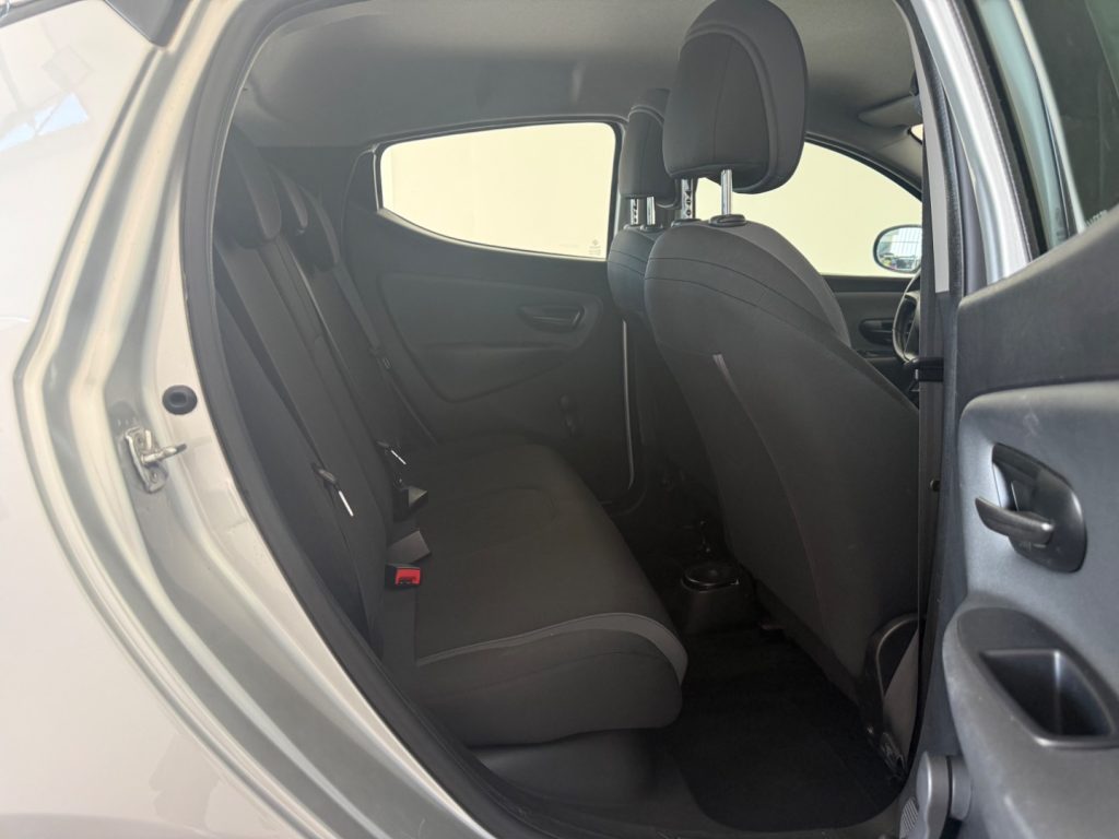 LANCIA Ypsilon 1.2 69 CV 5 porte .Silver - 13