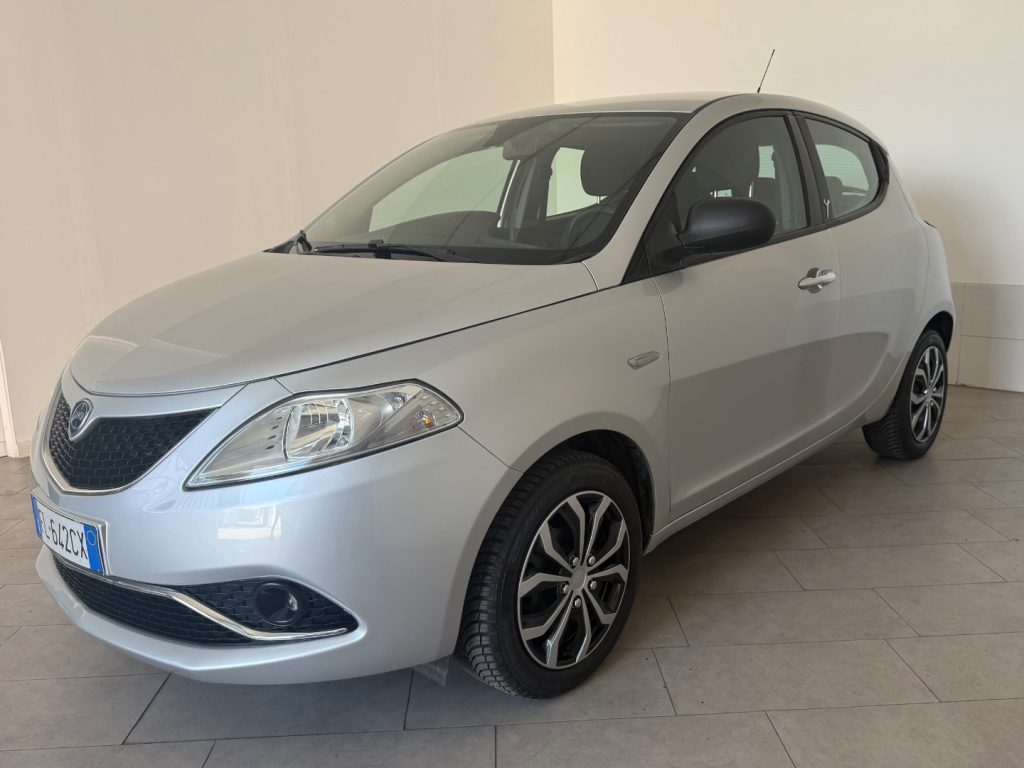 LANCIA Ypsilon 1.2 69 CV 5 porte .Silver - 2