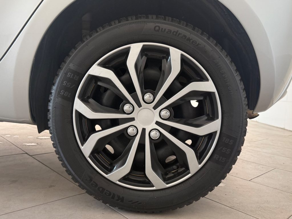 LANCIA Ypsilon 1.2 69 CV 5 porte .Silver - 8