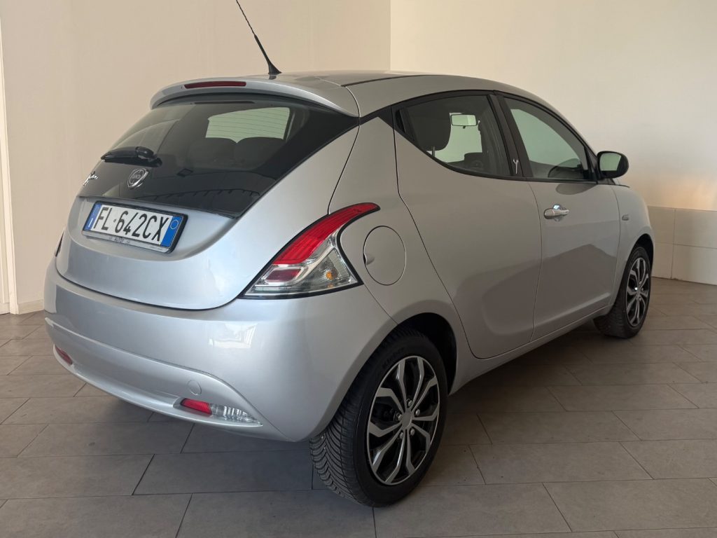LANCIA Ypsilon 1.2 69 CV 5 porte .Silver - 5