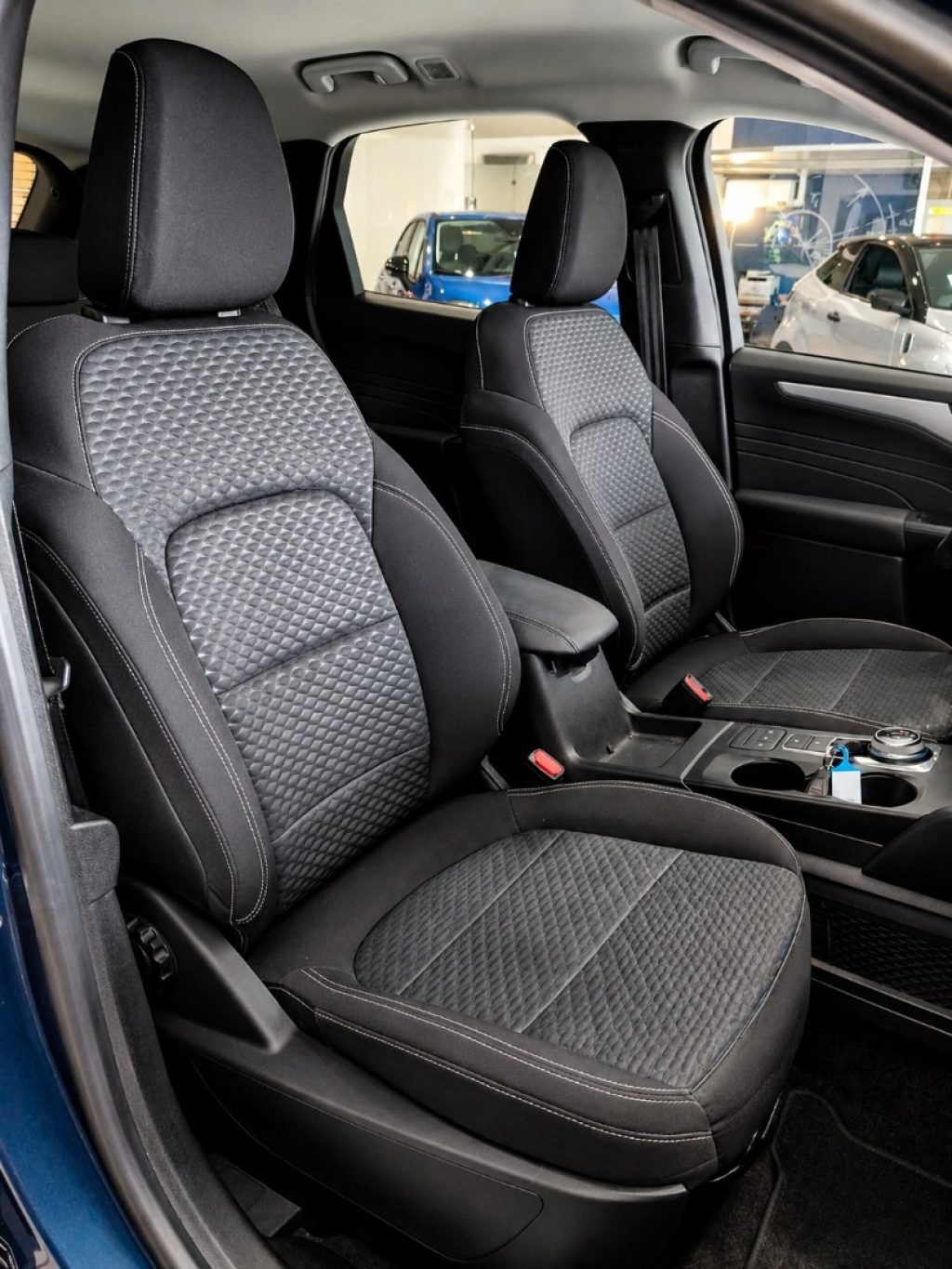 FORD Kuga 2.5 Plug In Hybrid Connect 2WD Automatic - 17