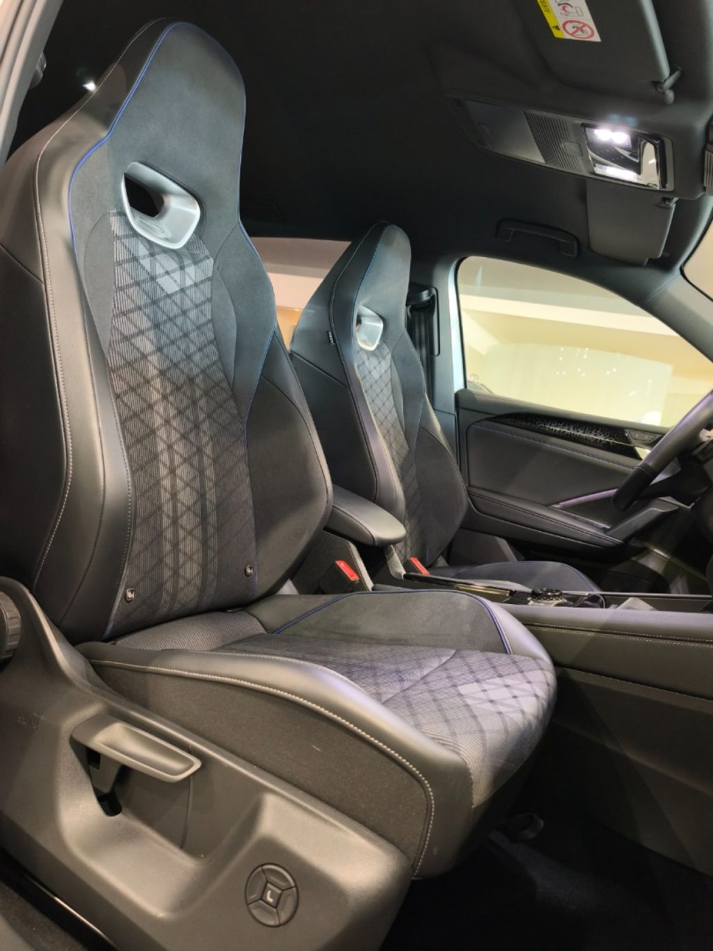 VOLKSWAGEN Tiguan 2.0 TDI 150 CV DSG R-Line Plus - 19