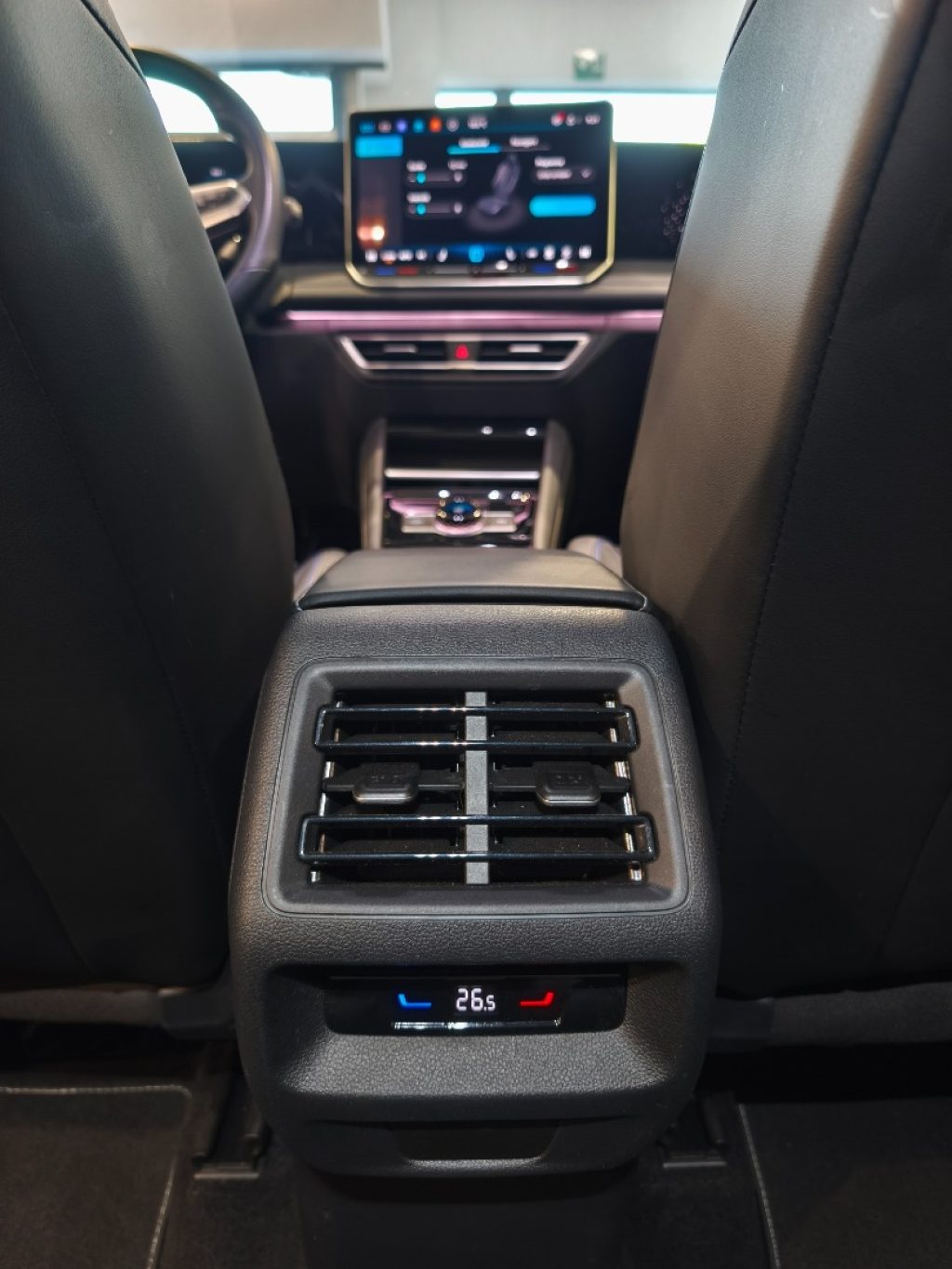 VOLKSWAGEN Tiguan 2.0 TDI 150 CV DSG R-Line Plus - 23