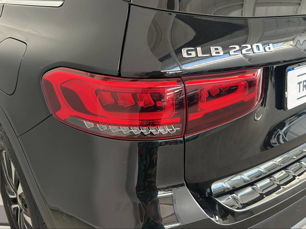 MERCEDES-BENZ GLB 220 d Automatic 4Matic Sport - 32