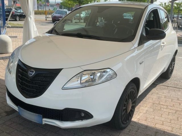 LANCIA Ypsilon Bianco pastello