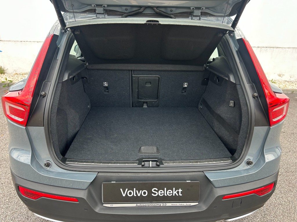 VOLVO XC40 D3 AWD Geartronic Inscription - Grid Foto 15