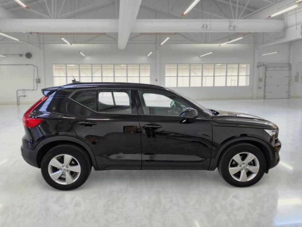 VOLVO XC40 T2 Business IVA ESPOSTA - 3