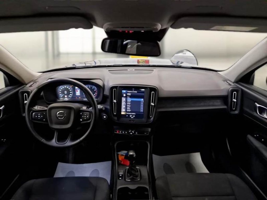VOLVO XC40 T2 Business IVA ESPOSTA - 5