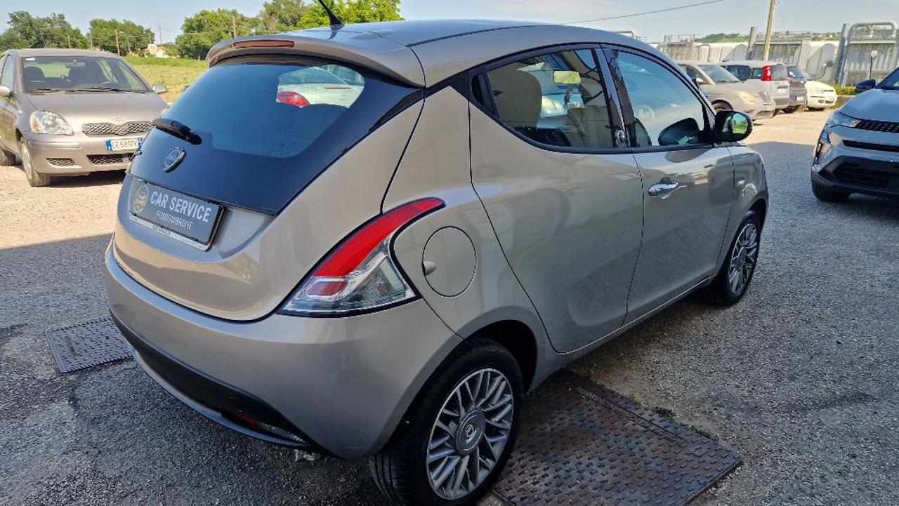 LANCIA Ypsilon 1.2 69 CV 5 porte GPL Ecochic Gold - 3