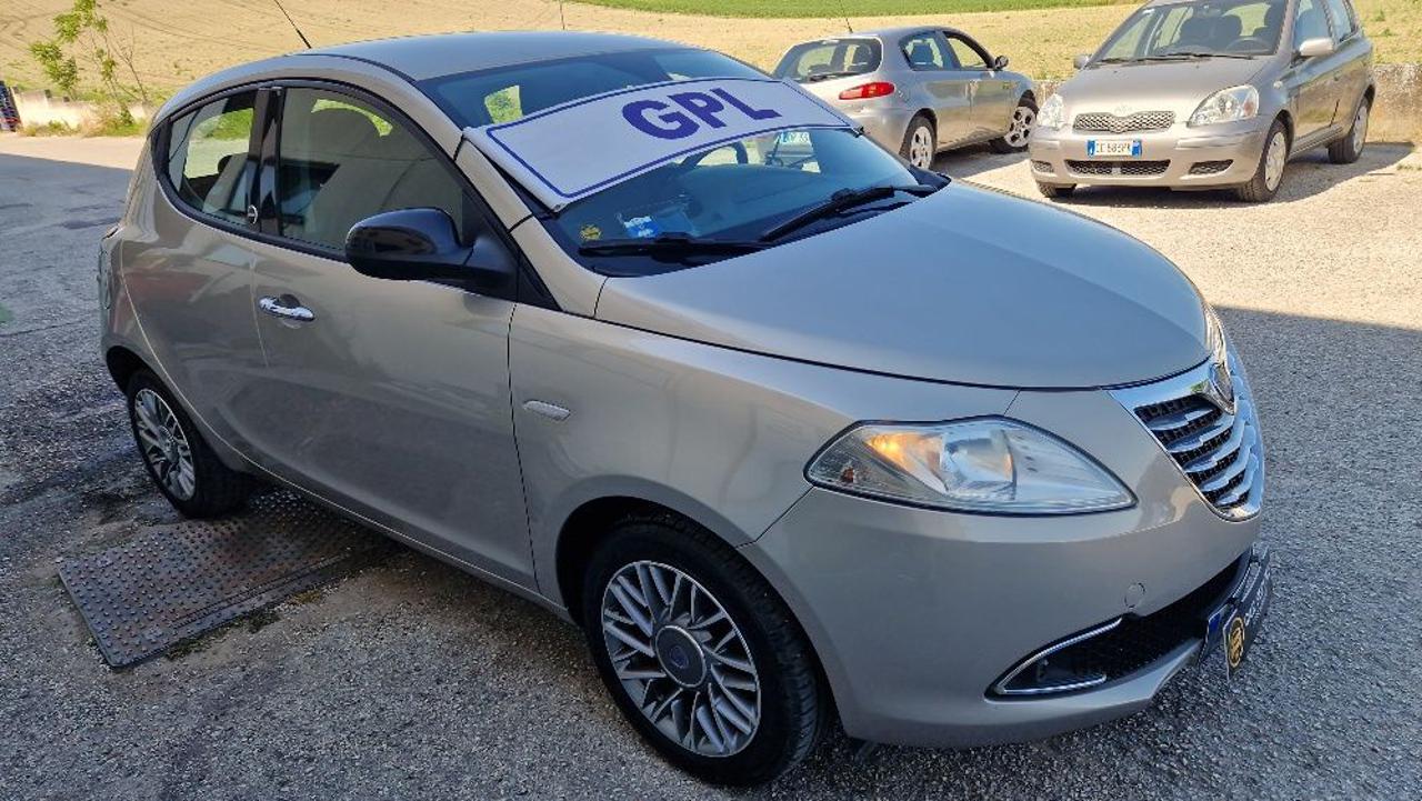 LANCIA Ypsilon 1.2 69 CV 5 porte GPL Ecochic Gold - 2