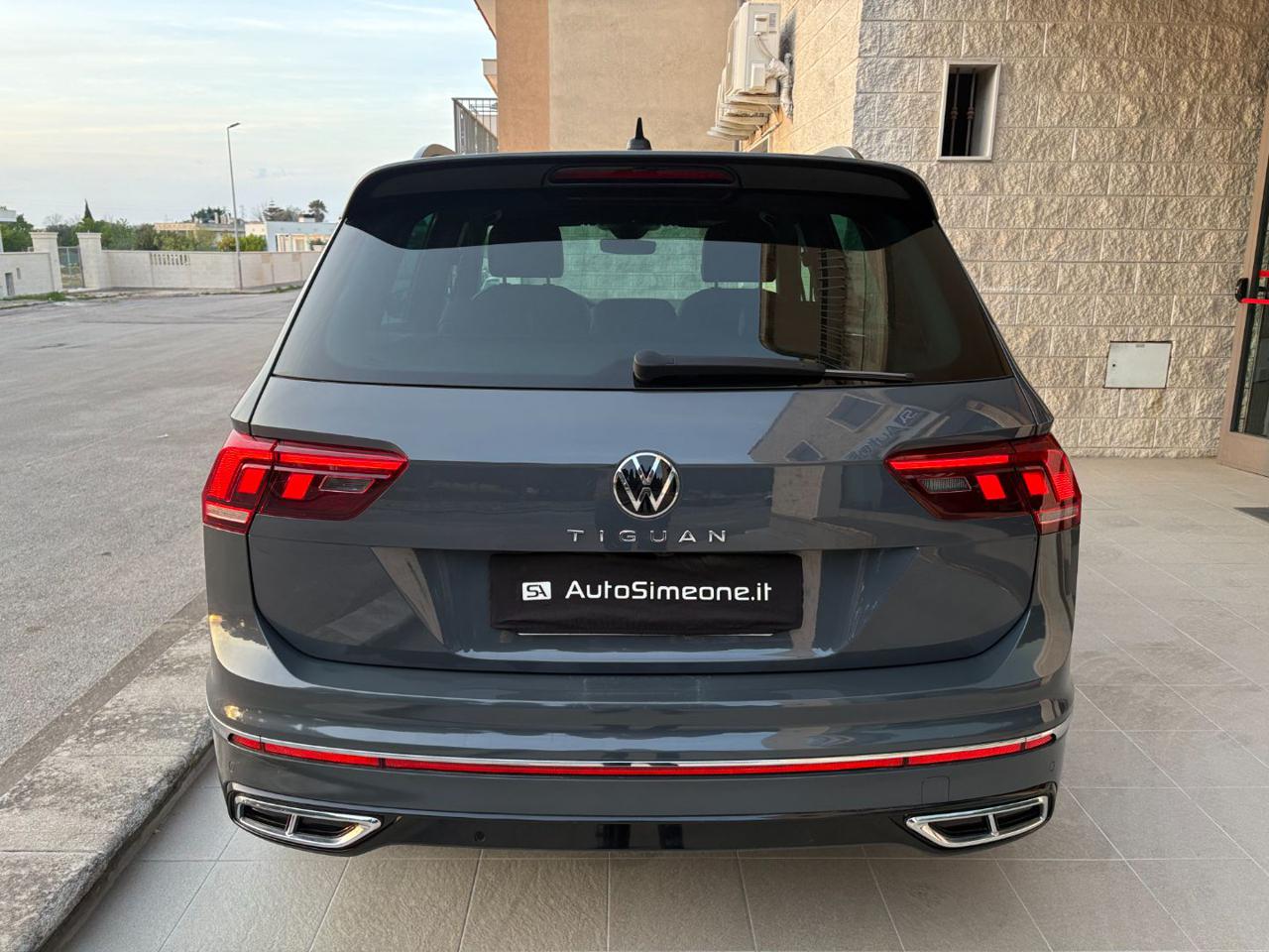 VOLKSWAGEN Tiguan 2.0 TDI 150 CV SCR DSG R-Line LUCI AMBIENTE - 6