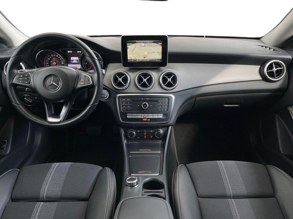 MERCEDES-BENZ CLA 200 d Automatic Shooting Brake Sport - 9
