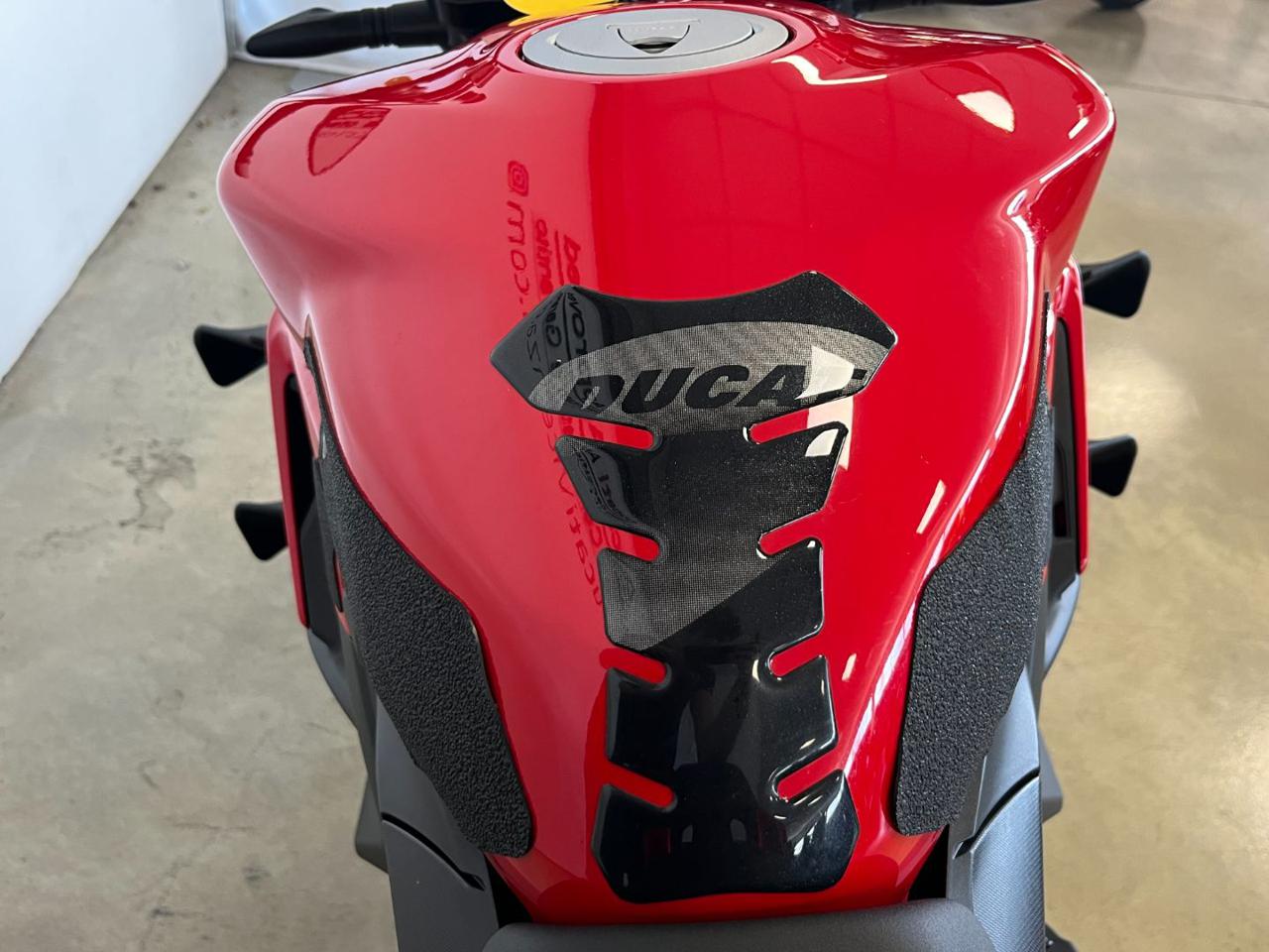 DUCATI Streetfighter V2 RED - 10