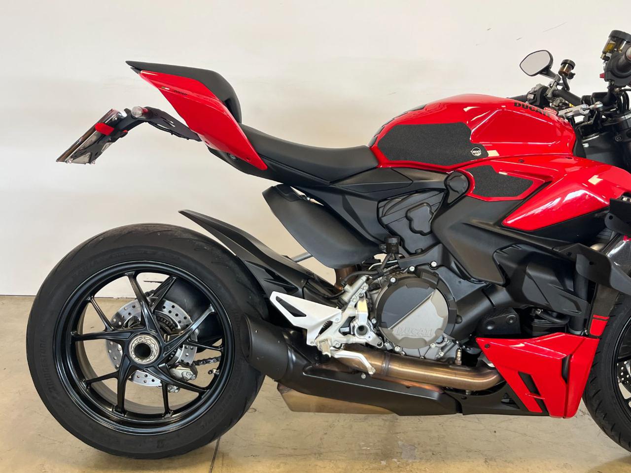 DUCATI Streetfighter V2 RED - 6