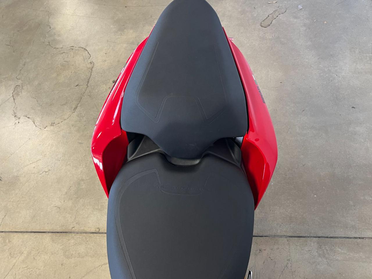 DUCATI Streetfighter V2 RED - 8