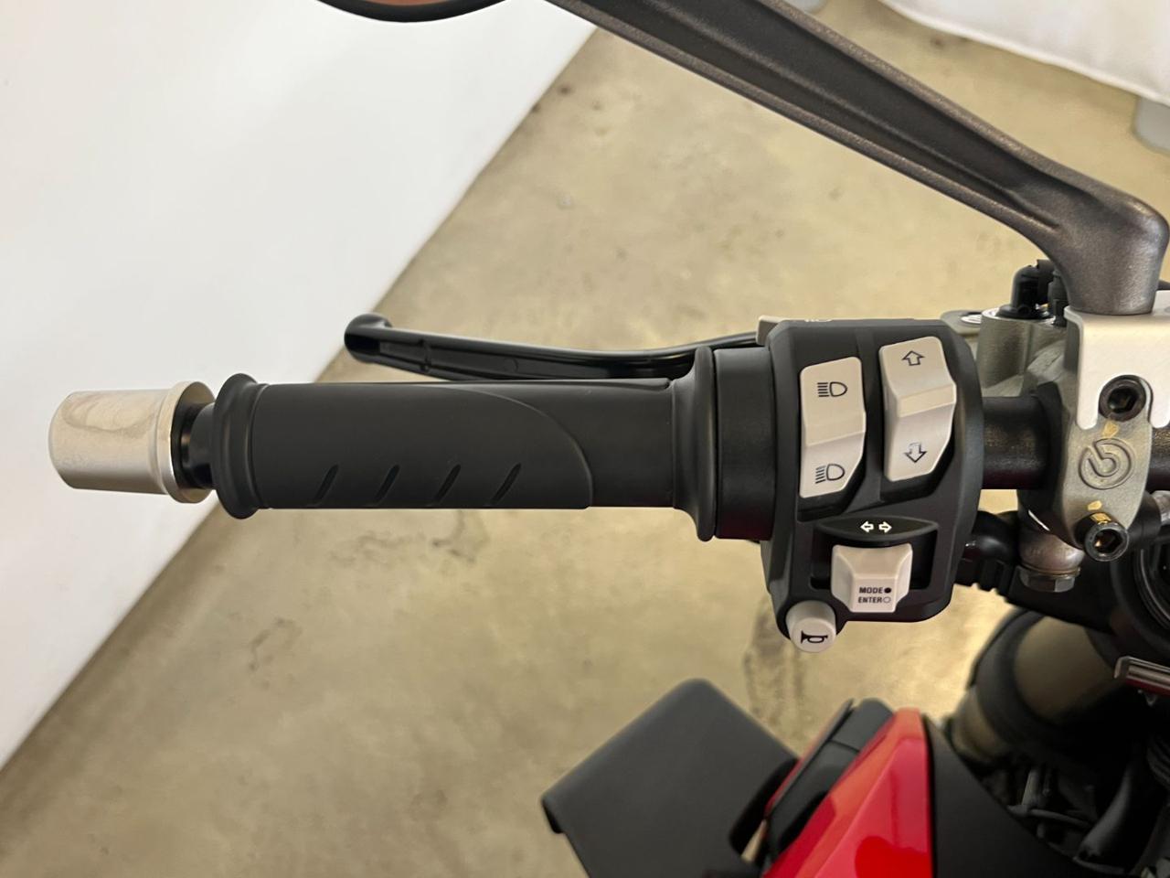 DUCATI Streetfighter V2 RED - 12