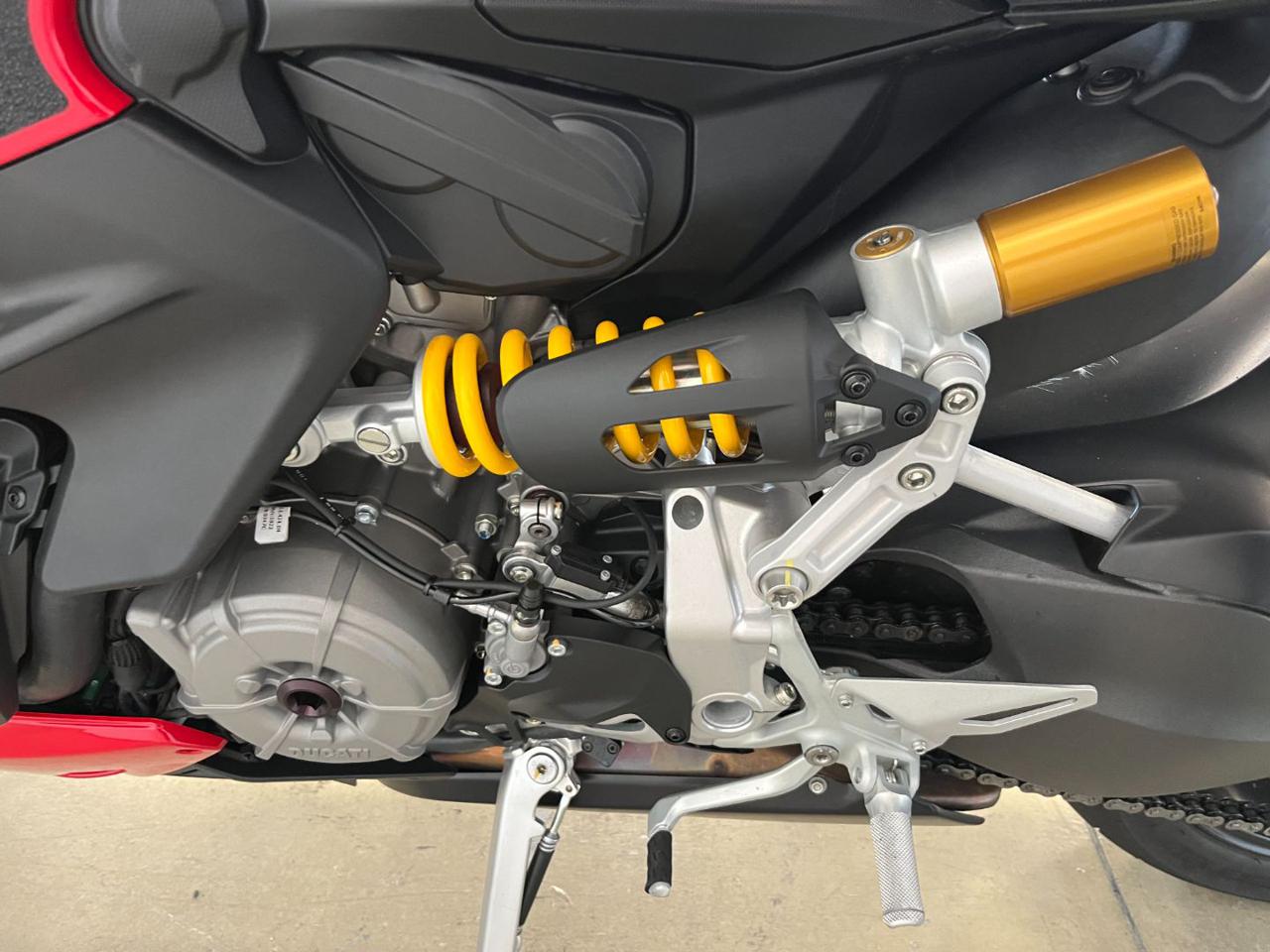 DUCATI Streetfighter V2 RED - 9