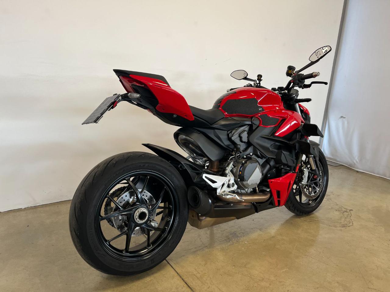 DUCATI Streetfighter V2 RED - 7