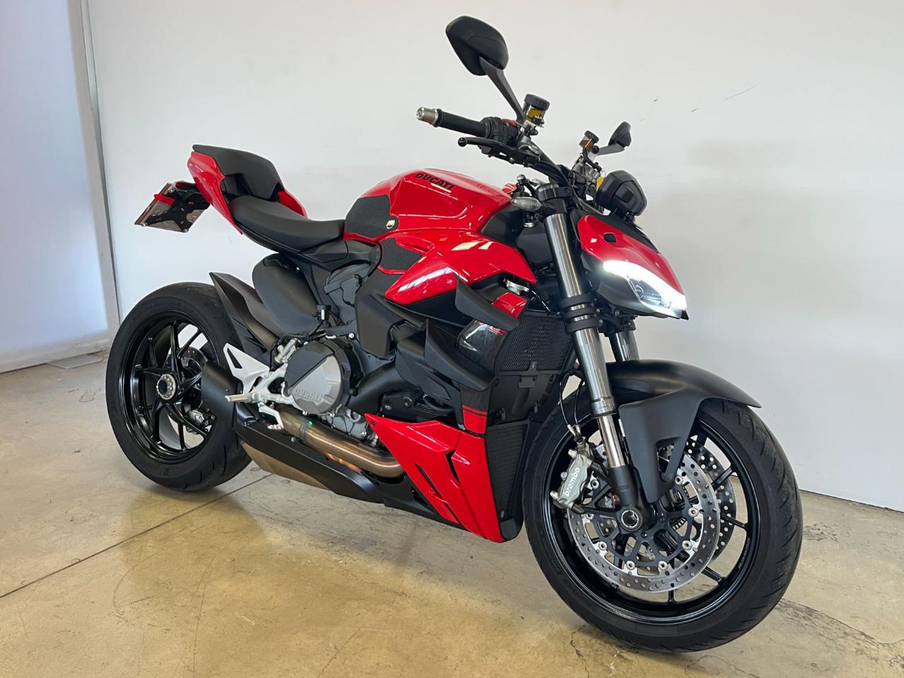 DUCATI Streetfighter V2 RED - 2