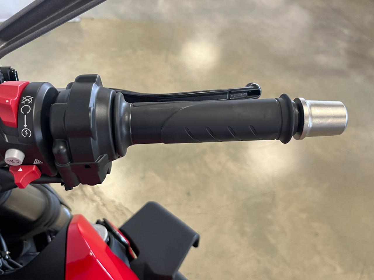DUCATI Streetfighter V2 RED - 11