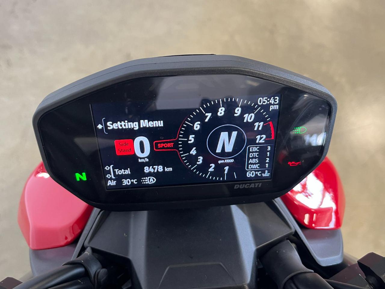 DUCATI Streetfighter V2 RED - 13