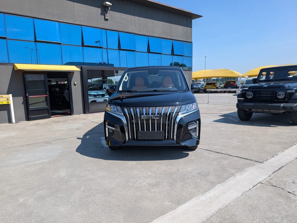 EMC Nove BENZINA  9 POSTI AUT. - 2
