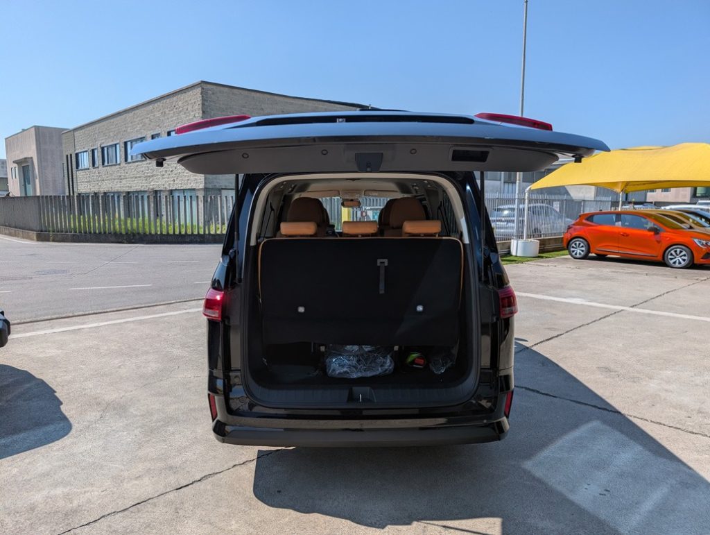 EMC Nove BENZINA  9 POSTI AUT. - 7