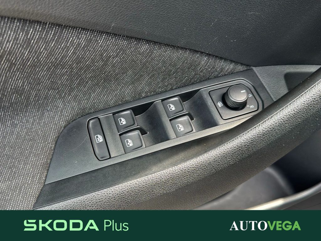 SKODA Kamiq 1.0 tsi black dots 95cv - 16