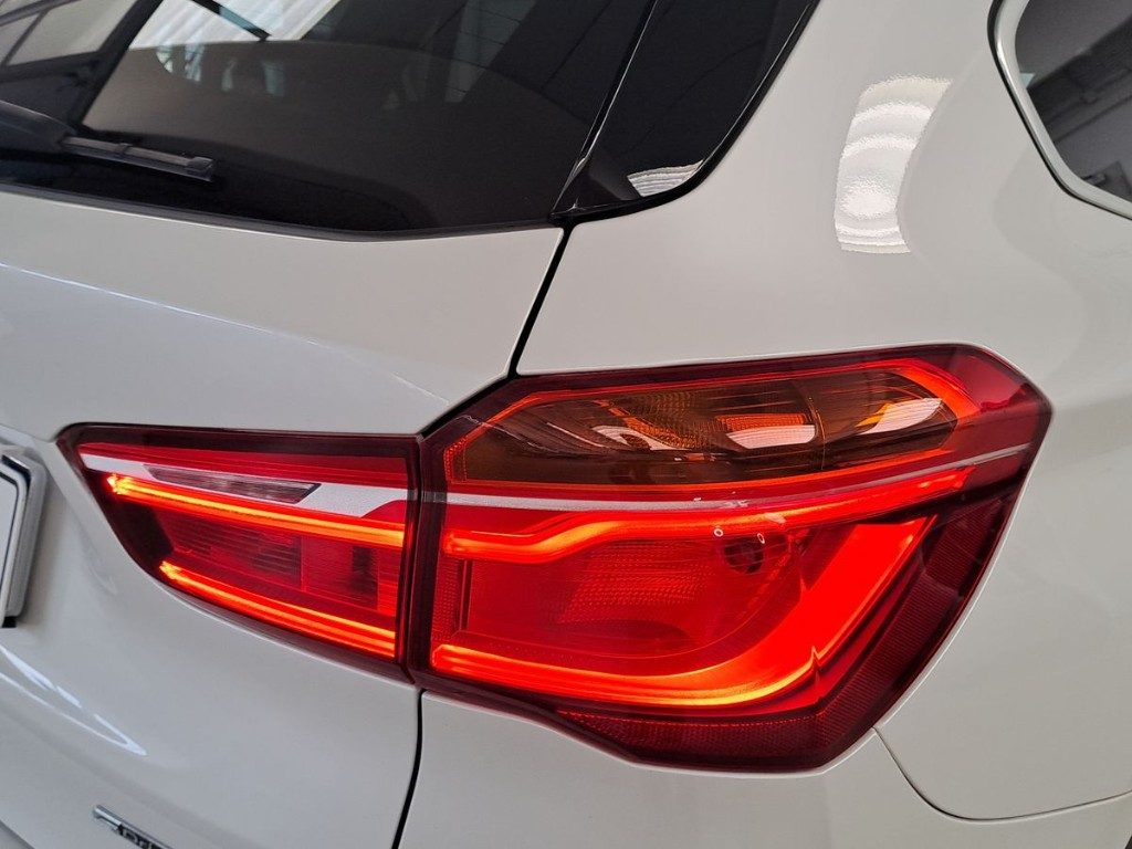 BMW X1 sDrive18d xLine Aut. + Tetto apr. - 7
