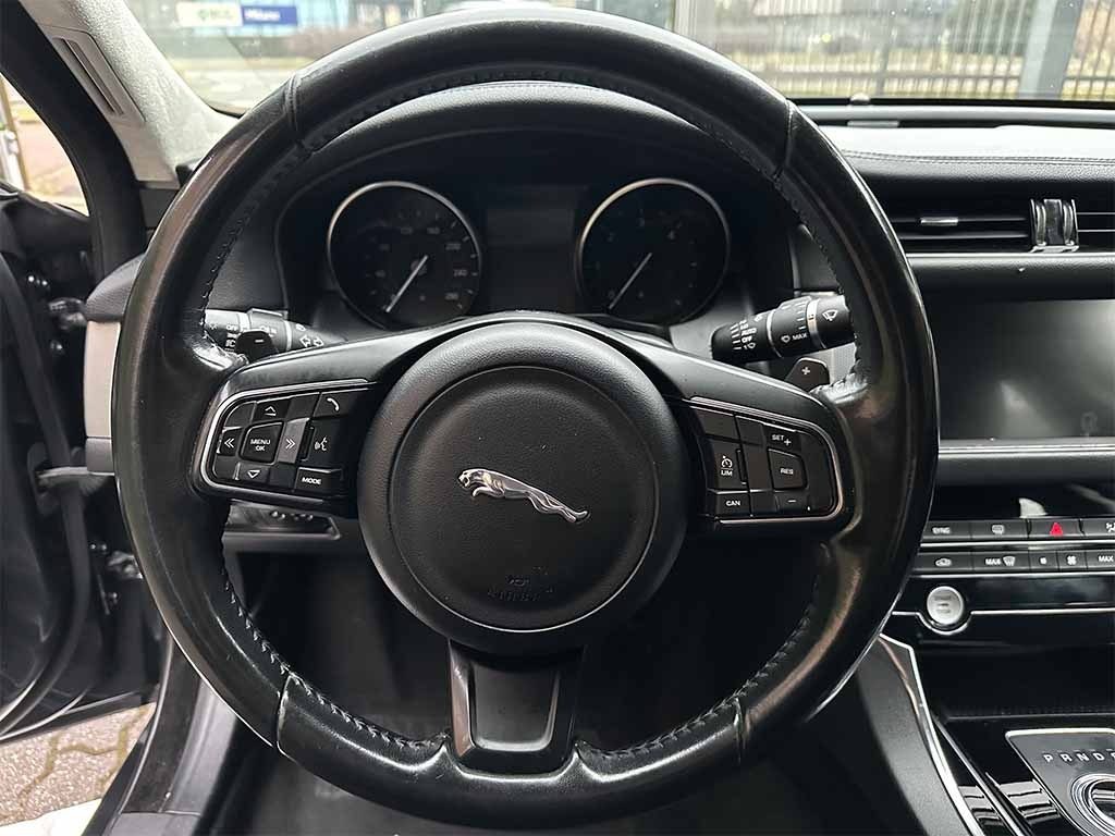 JAGUAR XF 2.0 d Pure BERLINA AUTOMATICA TELECAMERA IVA ESP - 11