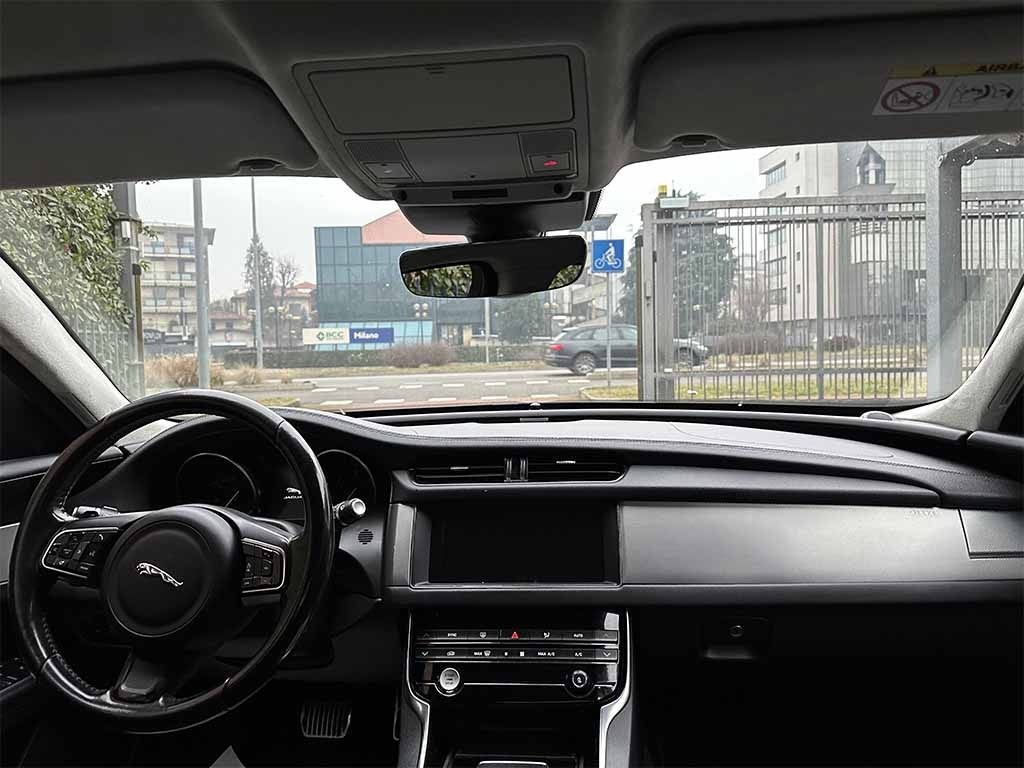 JAGUAR XF 2.0 d Pure BERLINA AUTOMATICA TELECAMERA IVA ESP - 27