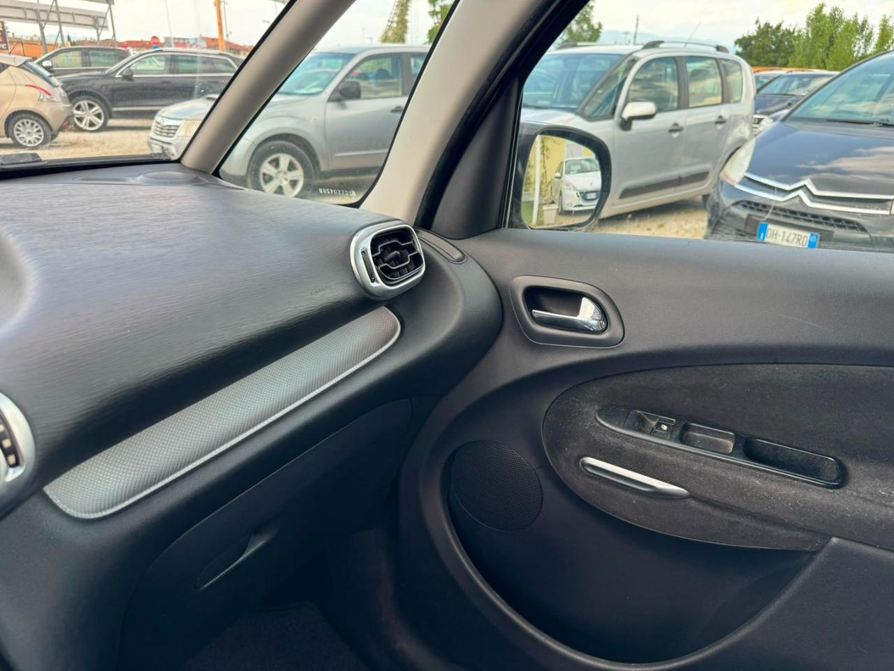 CITROEN C3 Picasso 1.4 VTi 95 Exclusive Style - 12