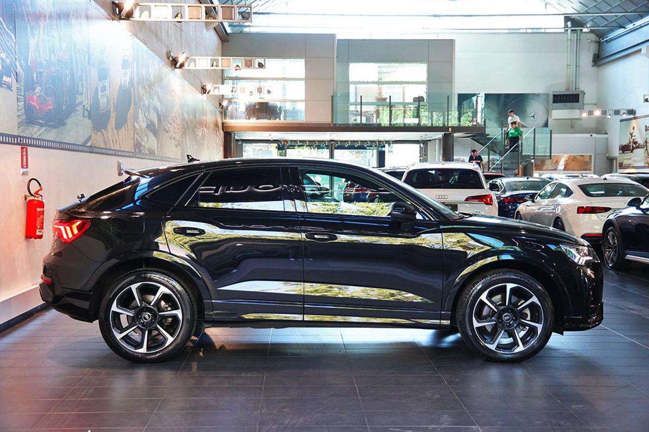 AUDI Q3 40 TDI Sportback Quattro S-Tronic Identity Black - 2