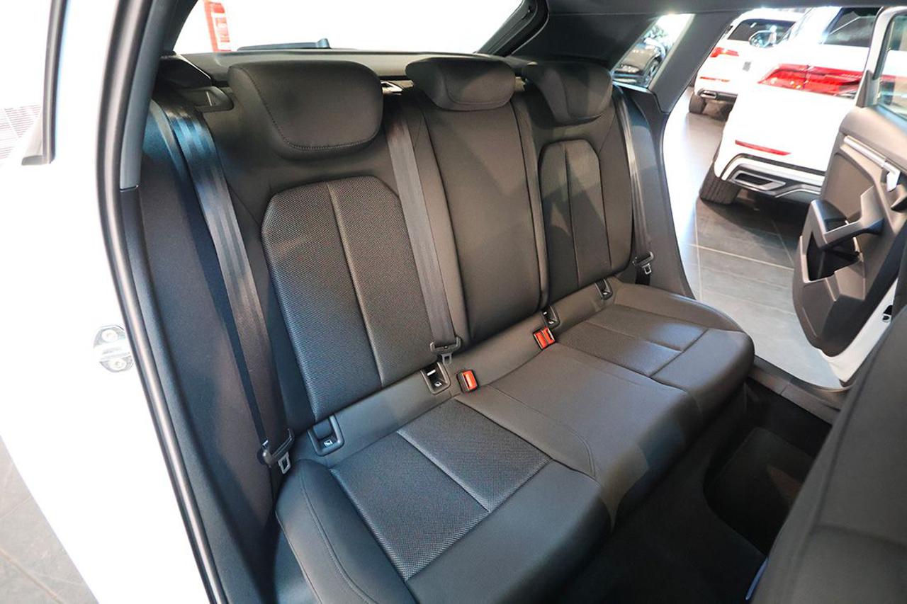 AUDI A3 30 TDI Sportback S-Tronic Business - 19
