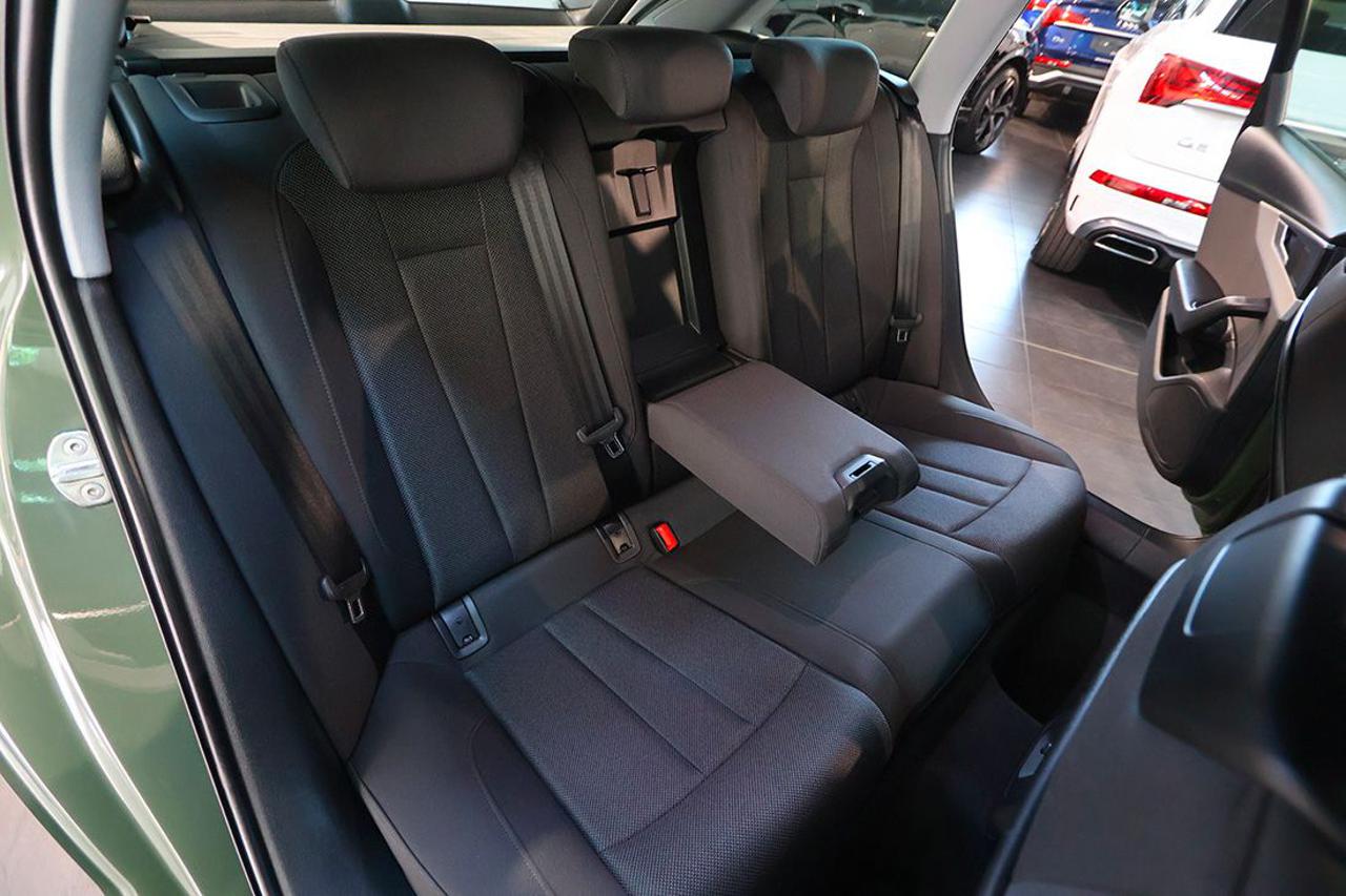 AUDI A4 30 TDI Avant S-Tronic Business Advanced - 20
