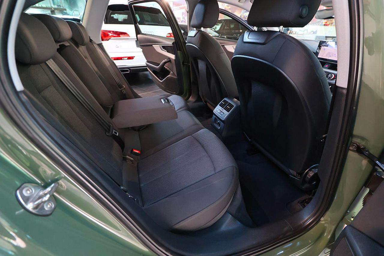 AUDI A4 30 TDI Avant S-Tronic Business Advanced - 19