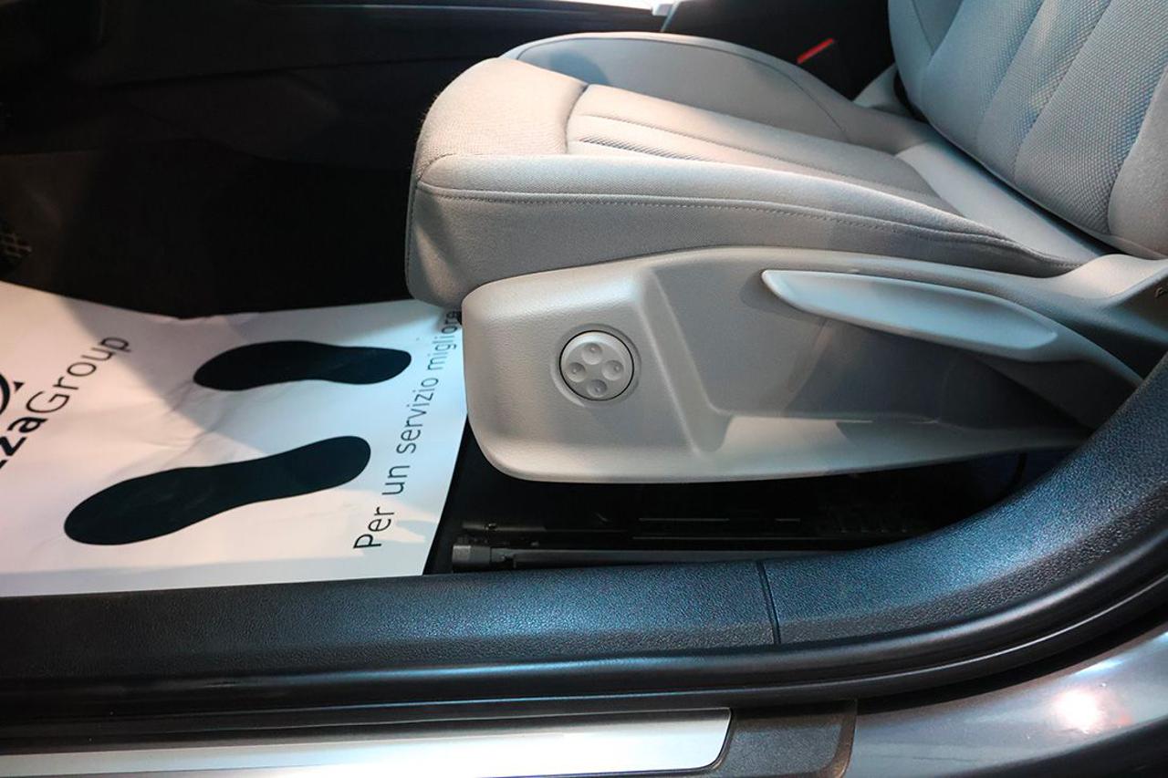 AUDI A4 35 TDI Avant S-Tronic Business Advanced - 43