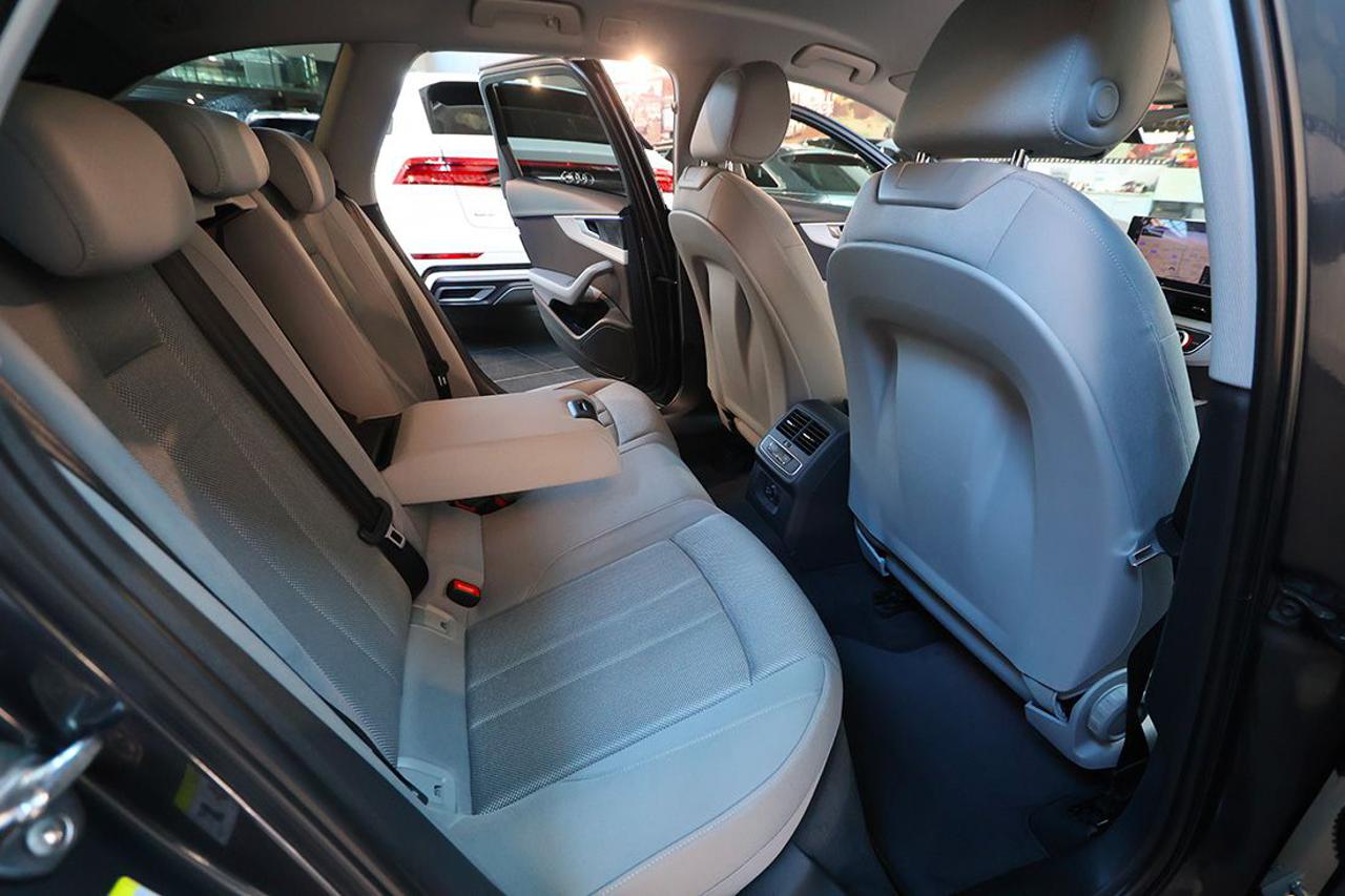 AUDI A4 35 TDI Avant S-Tronic Business Advanced - 19