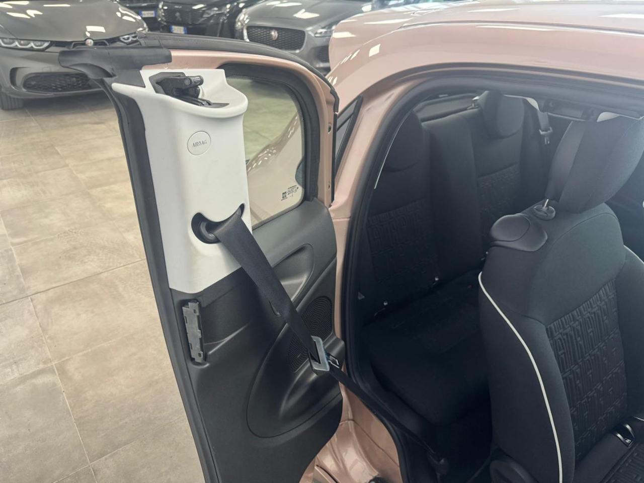 FIAT 500e 3+1 SOLO 7000 KM!!! Rose Gold - 12
