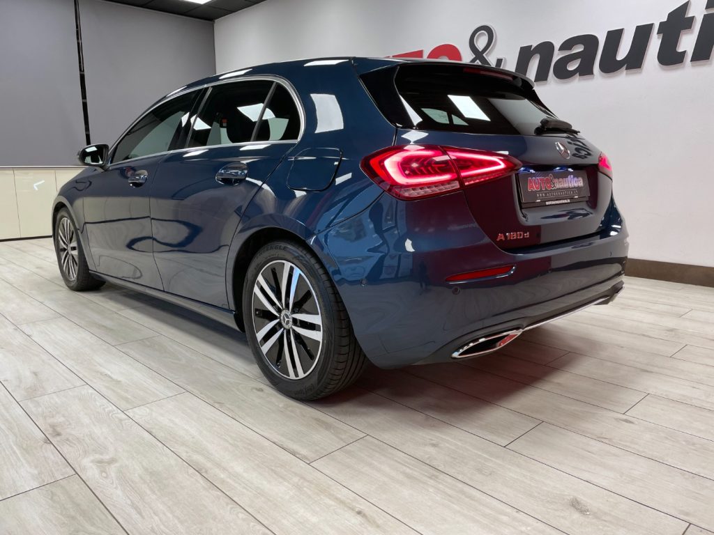 MERCEDES-BENZ A 180 D SPORT AUTO - 8