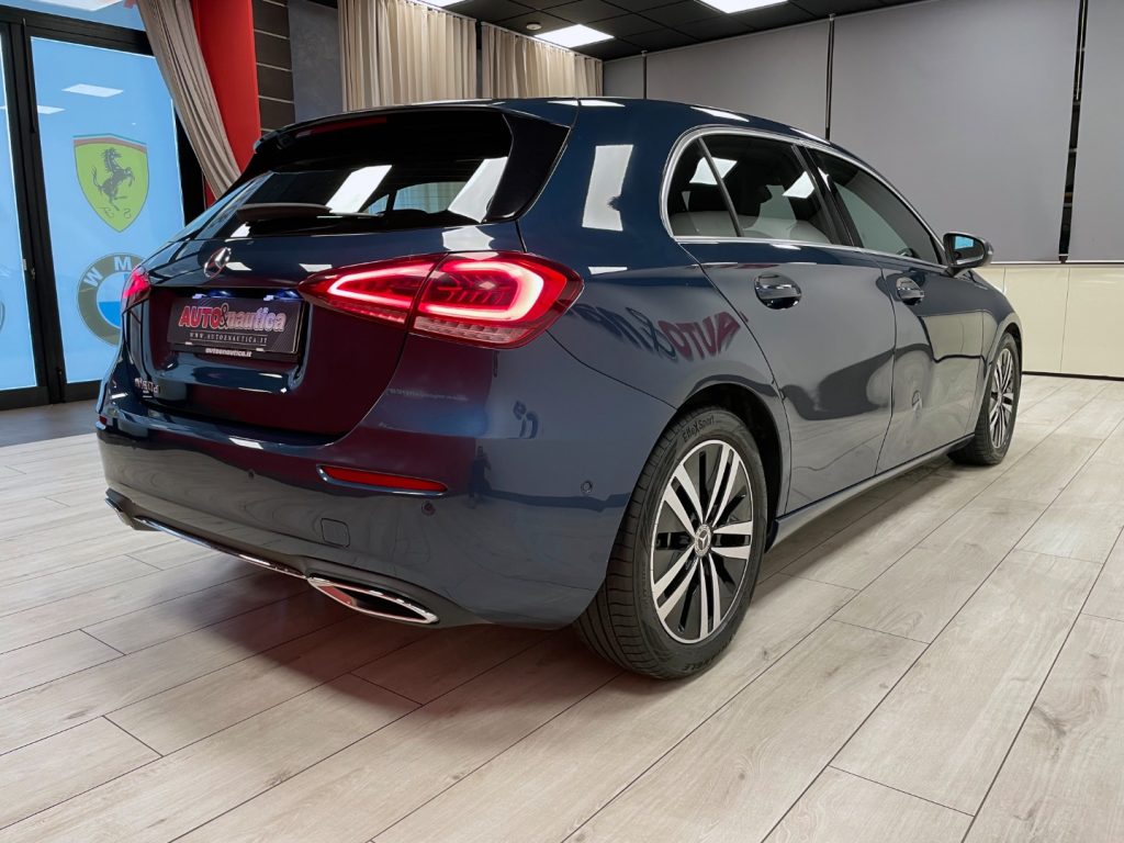 MERCEDES-BENZ A 180 D SPORT AUTO - 11